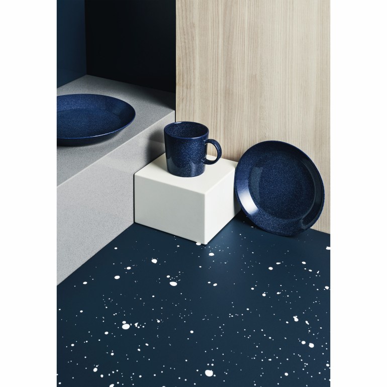 iittala_teema_2017_dotted_blue_02_jpg